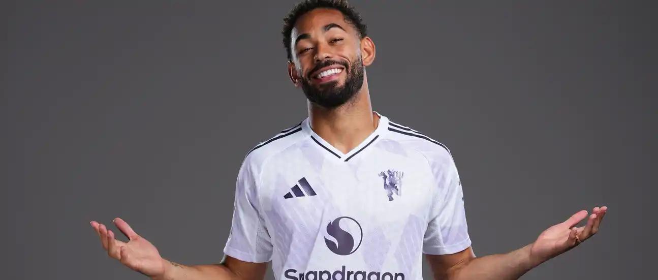 半岛体育注册网址-曼联新队宠，多名队员花式吹马特乌斯-库尼亚