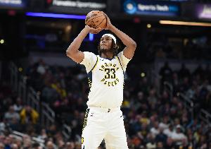 半岛体育官网-中规中矩！特纳10中6&amp;三分7中3拿到15分9板2助2帽&amp;抢3前场板