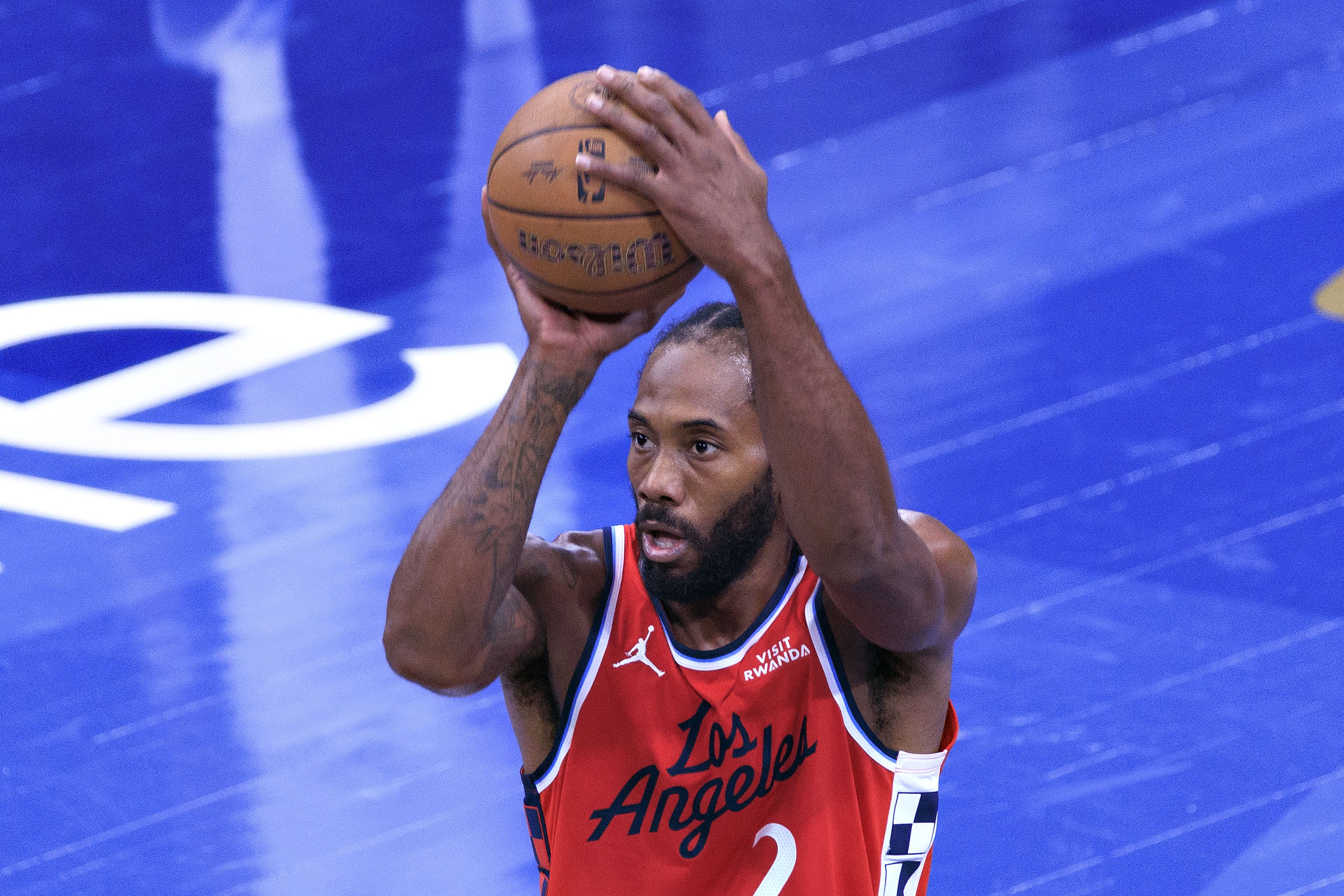 赢球就好！莱昂纳德25中10&amp;三分8中0 砍下24分12板5助2帽