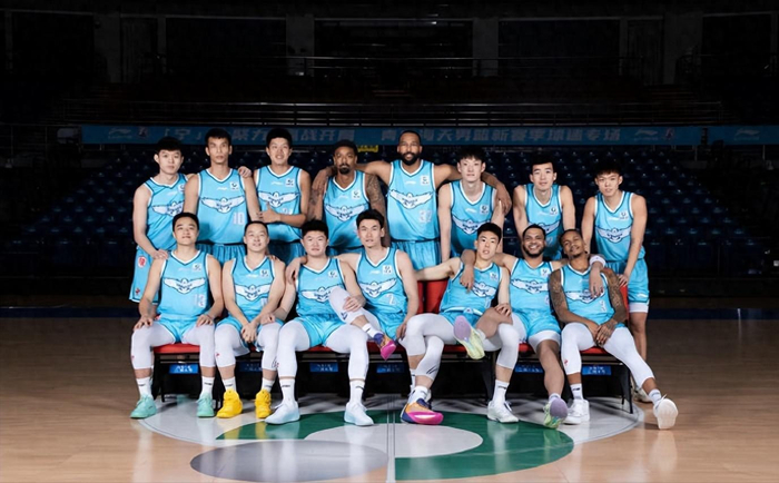 转投恩师拿到大合同！CBA顶薪后卫与老东家闹翻，场均只有5.9分|青岛男篮|青岛市|王奕博|稠州|刘维伟_新浪体育_新浪新闻