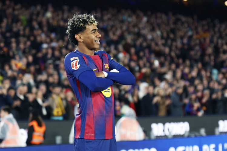 半岛体育官网-脚下生花！五大联赛成功盘带次数最多的球员：亚马尔94次断层领先